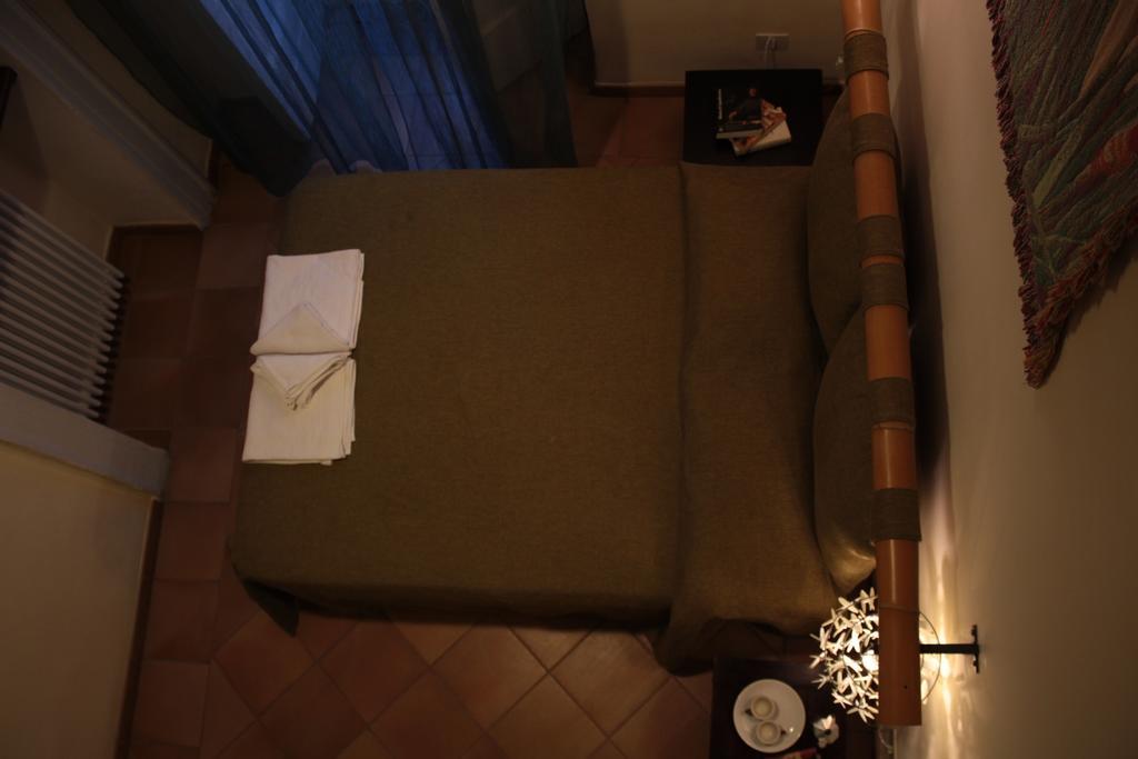Dimora Dei Giganti Bed and Breakfast Νάπολη Δωμάτιο φωτογραφία