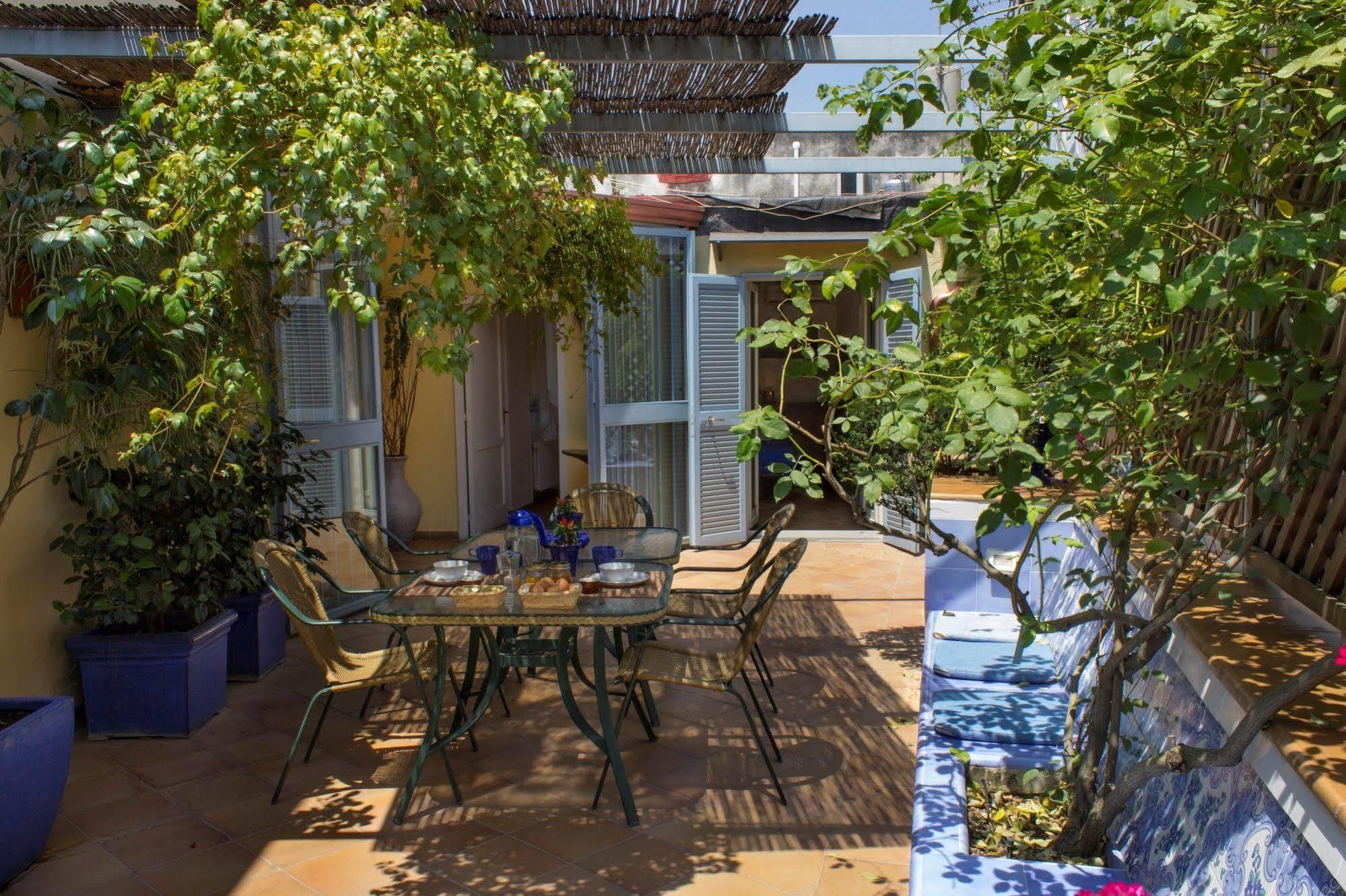 Dimora Dei Giganti Bed and Breakfast Νάπολη Εξωτερικό φωτογραφία